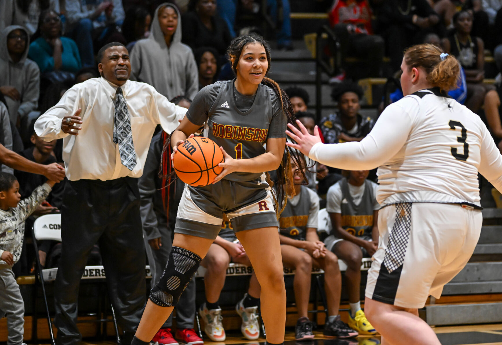 Robinson Rolls past the Spiders 71-25.